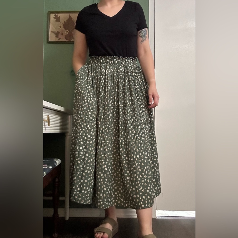 Floral skirt with pockets